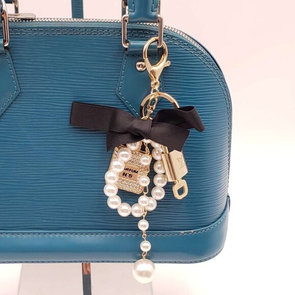 100% Auth Louis Vuitton Lock & Key with unbranded Bagcharm, Keycharm, Keychain - Picture 1 of 7